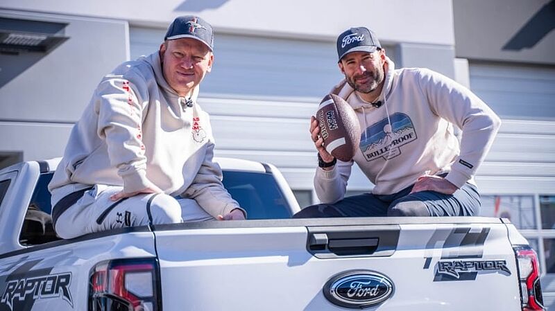 Ford und DAZN schicken „Internet-König“ Knossi mit dem Adventure Ticket auf den Weg zum bedeutendsten Football-Highlight 2024